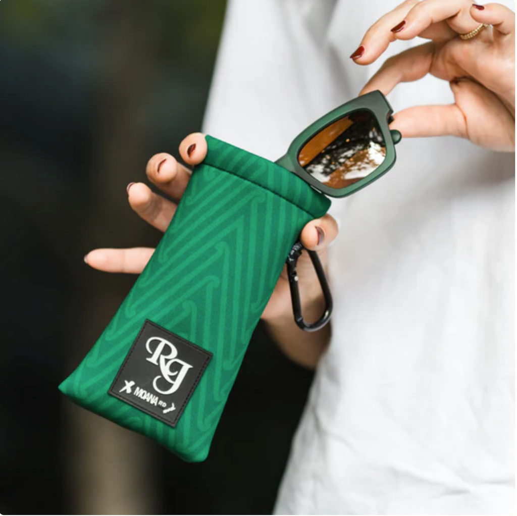 Kākāriki Pack – Bag & Sunnies